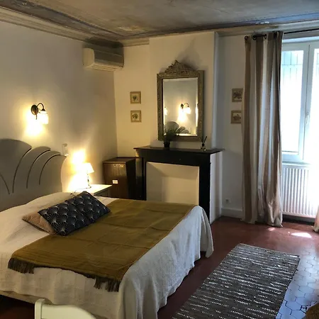 Dans Maison Du Xvii Eme Piscine Billard Cheminee Collias